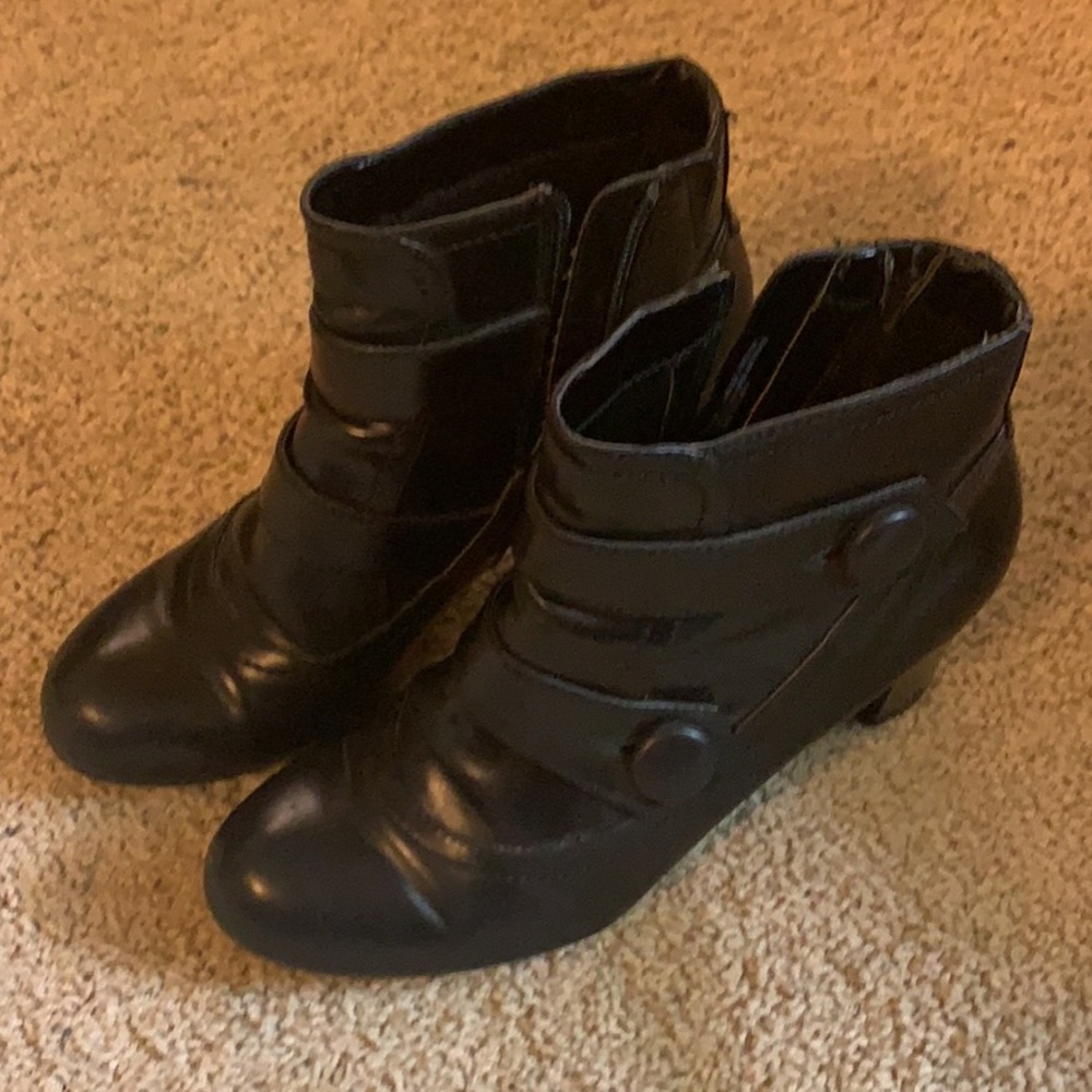 Naturalized boot size 7.5